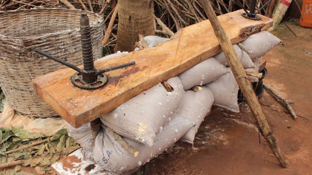 Machine à presser le manioc