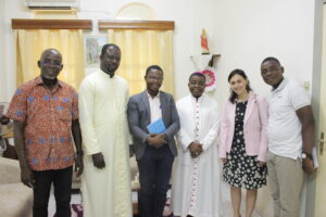 photo avec l'Archevêque de Lomé