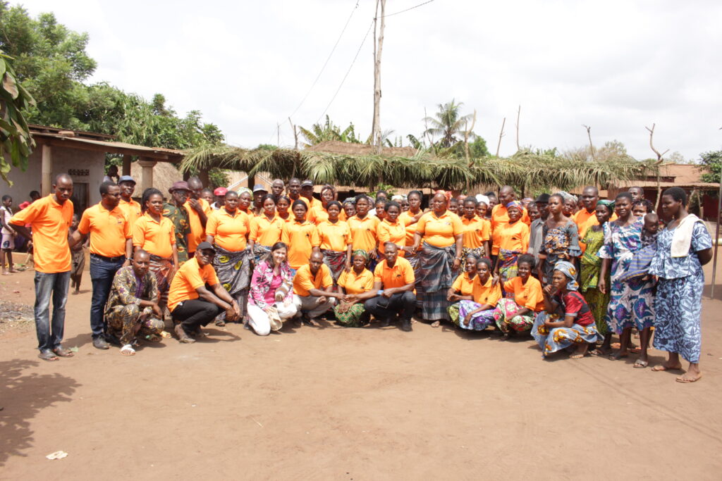 Photo de groupe avec les membres Kolping de légbanouu