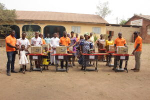 Remise de Machine à Coudre à 15 bénéficiaires à Kpalimé en présence du Directeur Exécutif national et des responsables diocésains de Kolping Kpalimé