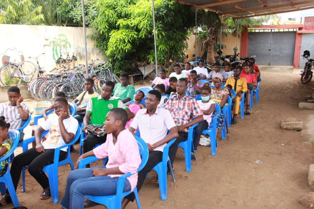 Photos de la cérémonie de remise de primes aux bénéficiaires.